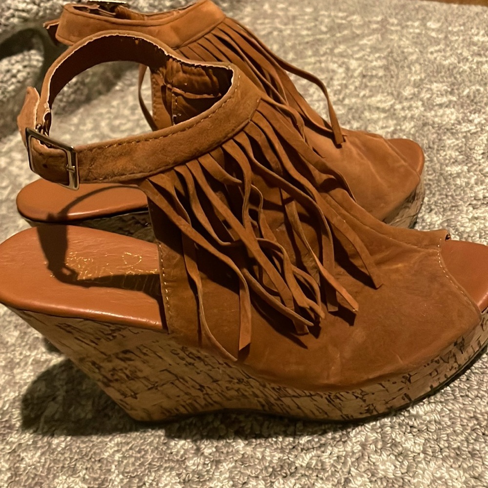 Boutique fringe wedge size 8 camel